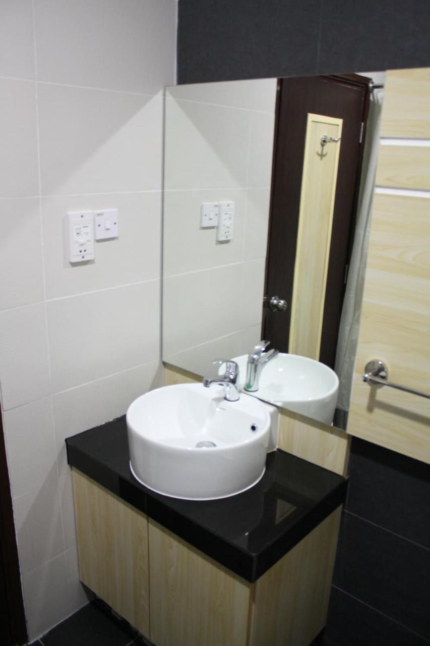 Nest Dayrooms บันดาร์เสรีเบกาวัน ภายนอก รูปภาพ